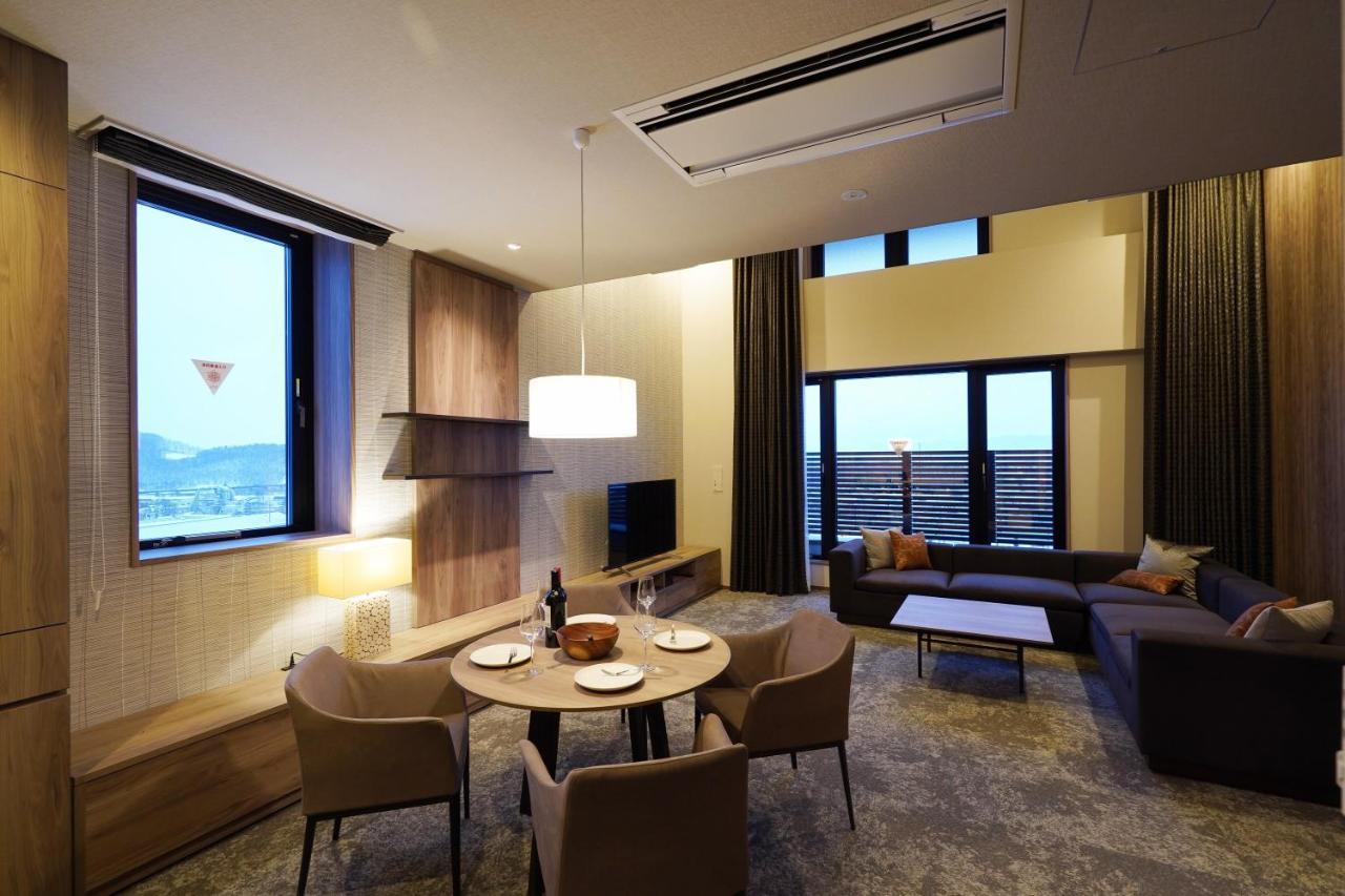 Winery Hotel And Condominium Hitohana Furano Bagian luar foto